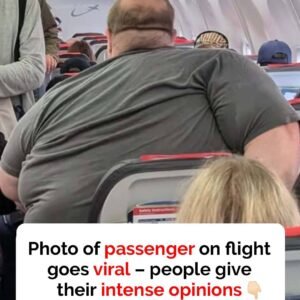 Photo of passenger on flight goes viral, has everyone saying the same thing