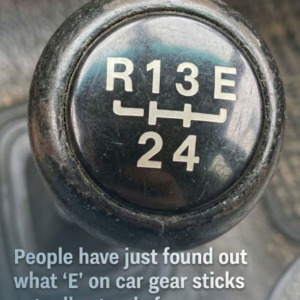 Many drivers are only now discovering that the mysterious “E” on certain car gear sticks actually stands for “Economy” mode — a fuel-saving setting that adjusts throttle sensitivity and gear shift timing to reduce fuel consumption, improve efficiency, and optimize everyday performance during city commutes or long-distance driving.