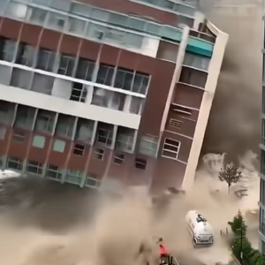 First waves hit Hawaii after huge earthquake