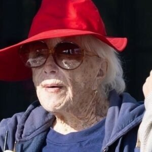 Golden Years, Golden Glow: 91-Year-Old Hollywood Icon Soaks Up Malibu Life. (Before/After Photos)