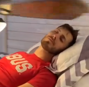 How Sleeping With a Fan at Night Can Affect Your Comfort and Sleep Quality